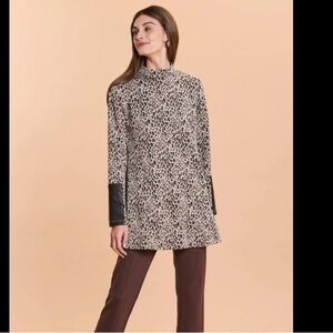 NWOT Tyler Böe Chrissy Top In Leopard Print Size XS